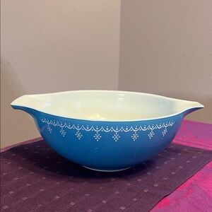 Pyrex Blue Snowflake Garland Turquoise and White Cinderella Mixing Bowl #444 4QT